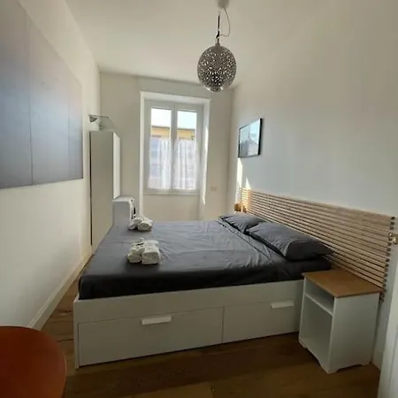 Appartamento Elegante Trilocale A Milano Esterno foto